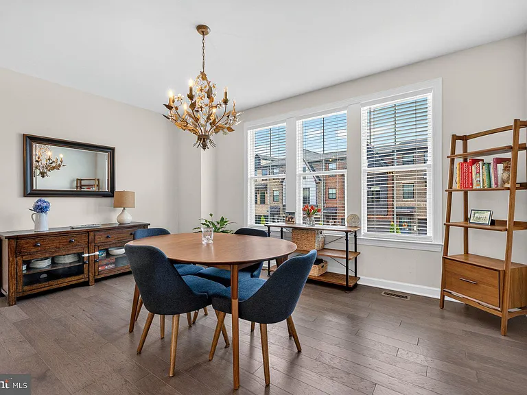 8106 Zoe Pl — Photo 10