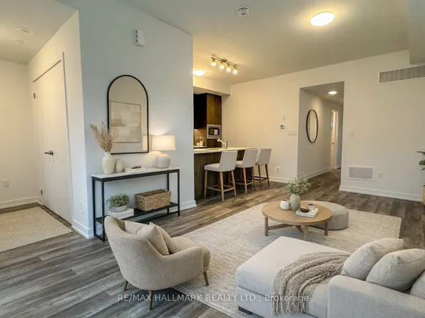51 Jefferson Side Rd #120, Richmond Hill, ON L4E 1M1