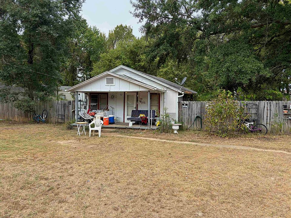 1st image of 200 Ruby Ln