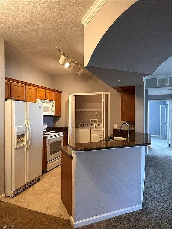 3 bed, 2.0 bath, 1239 sqft, $2,000 — Photo 3