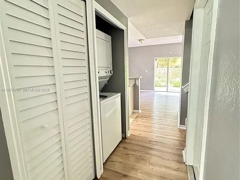 687 SW 10th St — Photo 3