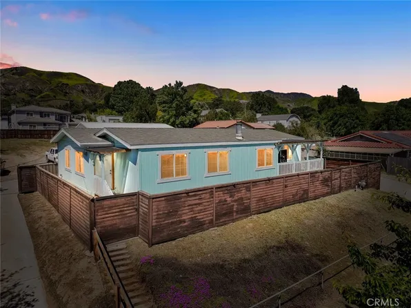 10453 Foothill Blvd, Sylmar, CA 91342