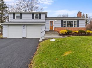 11 Crest View Dr, Rochester, NY 14625