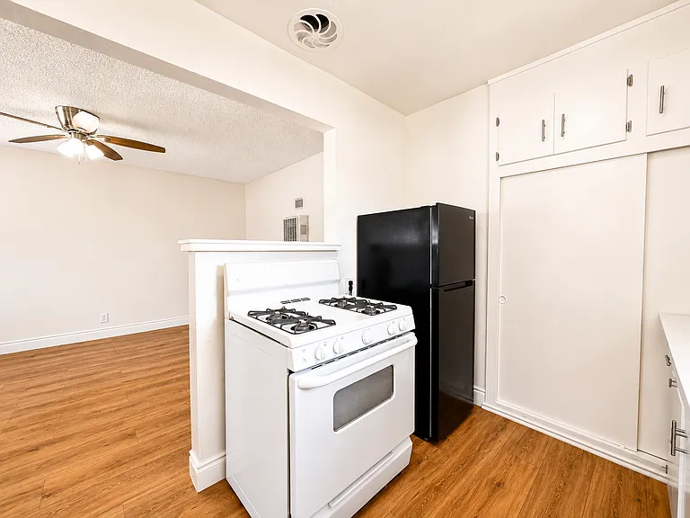 310 W Mountain View Ave #F — Photo 8