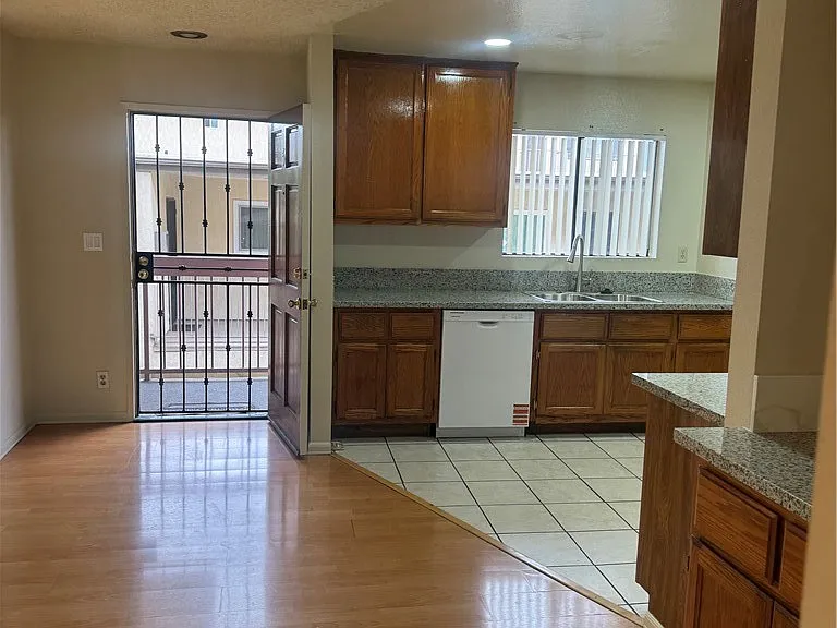 122 Olive St #5 — Photo 7