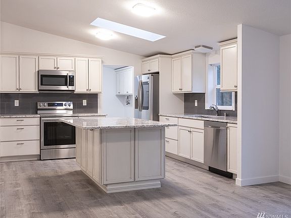 4th image of 41705 109th Avenue Ct E