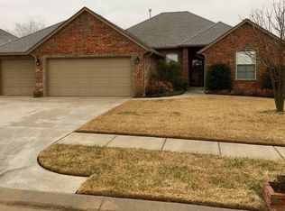 1800 NE 32nd St, Moore, OK 73160