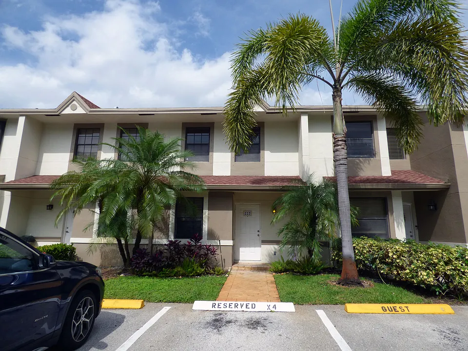 227 City View Dr