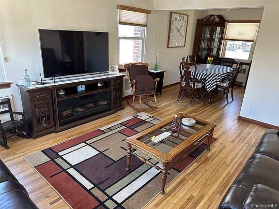 5th image of One Waverly Place