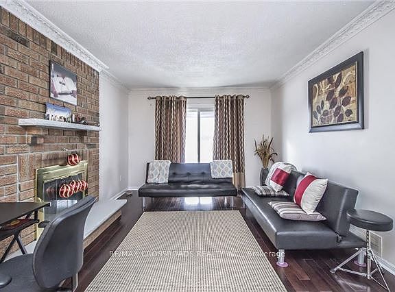 5th image of 2 Hampstead Ct
