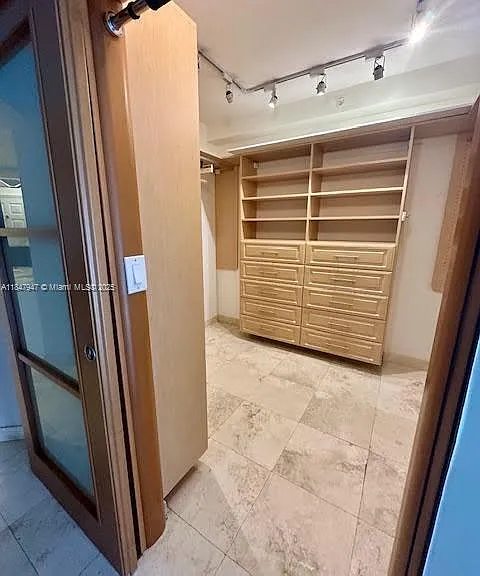 140 Meridian Ave — Photo 10