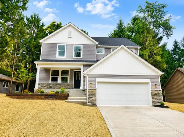 1612 Whispering Pines Ln, Bellefontaine, OH 43311
