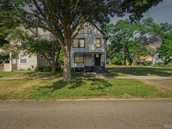 729 N Chestnut St, Lansing, MI 48906