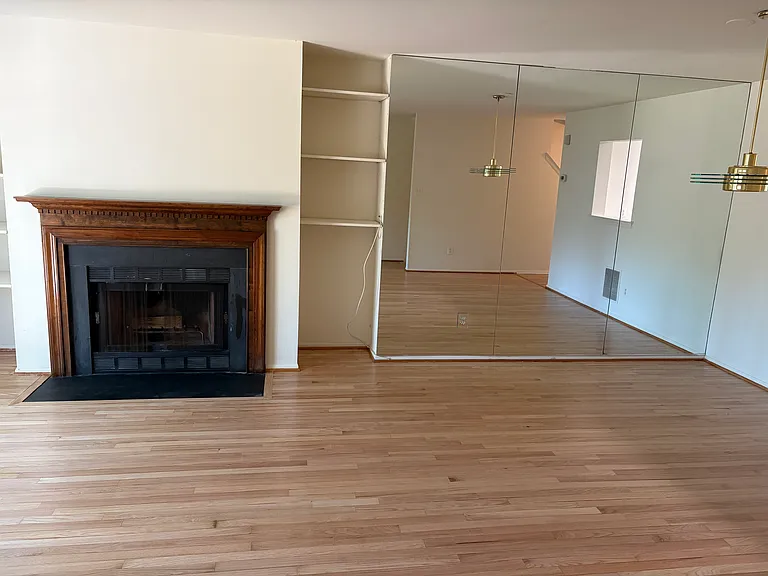 7255 Brookfalls Ter — Photo 3