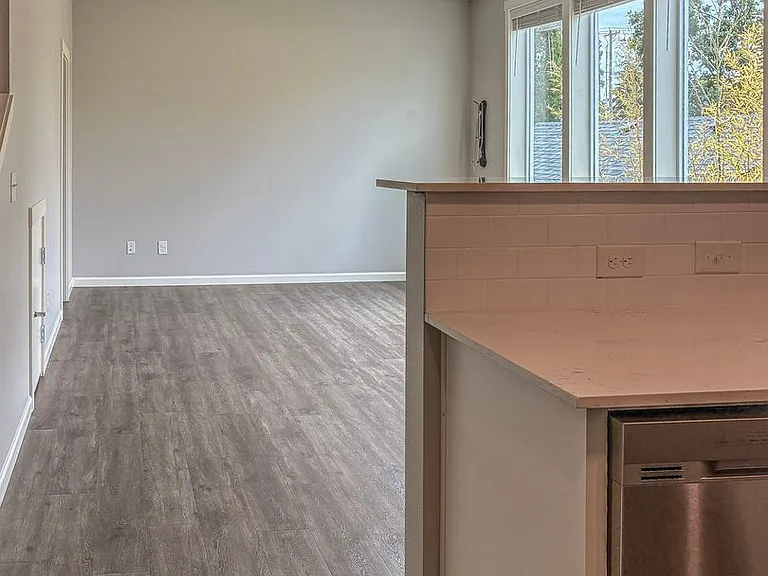 7100 N Greenwich Ave — Photo 12
