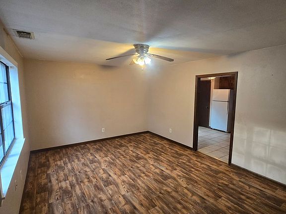 2nd image of 885 23rd St