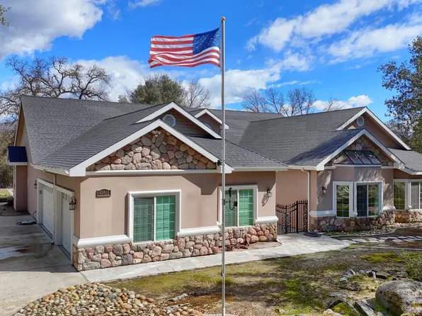 44611 Indian Rock Rd, Ahwahnee, CA 93601