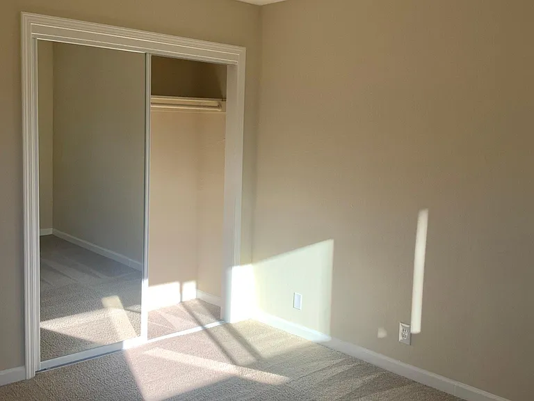 415 Acalanes Apartments — Photo 32