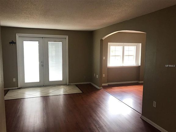 5th image of 120 Carlisle Ave