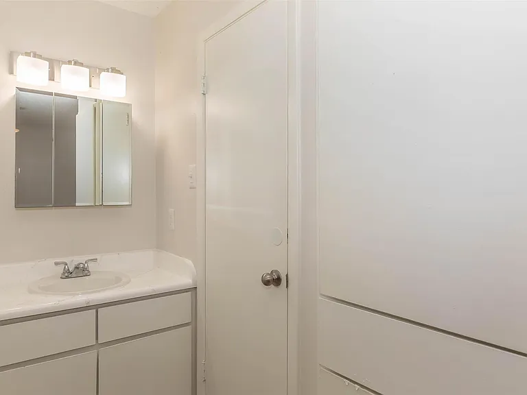 4100 Avenue A #106 — Photo 7