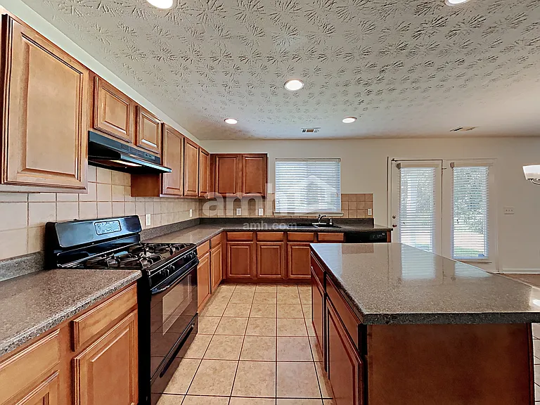 2641 Farmstead Ct — Photo 6