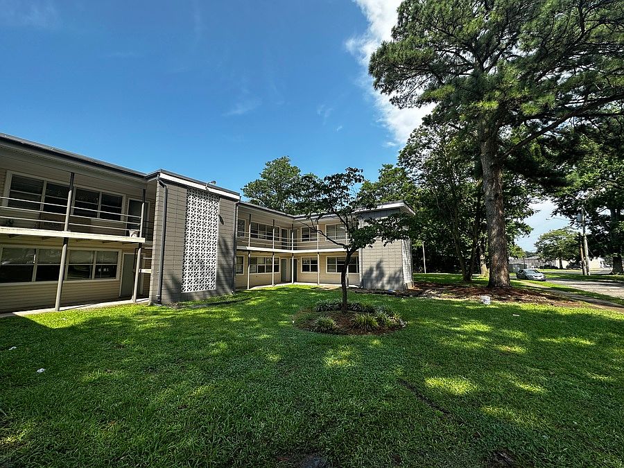 1st image of 423 E Ocean Ave #15