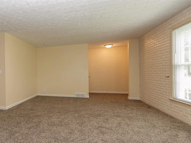 615 Parkside Dr — Photo 17