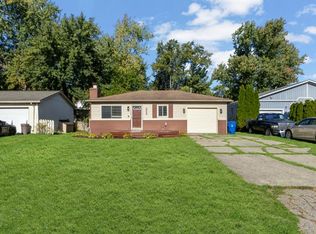 4066 Elmhurst Rd, Waterford, MI 48328