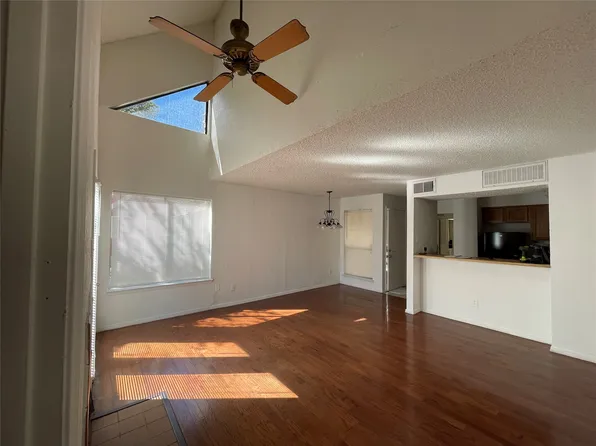 9811 Walnut St APT F207, Dallas, TX 75243