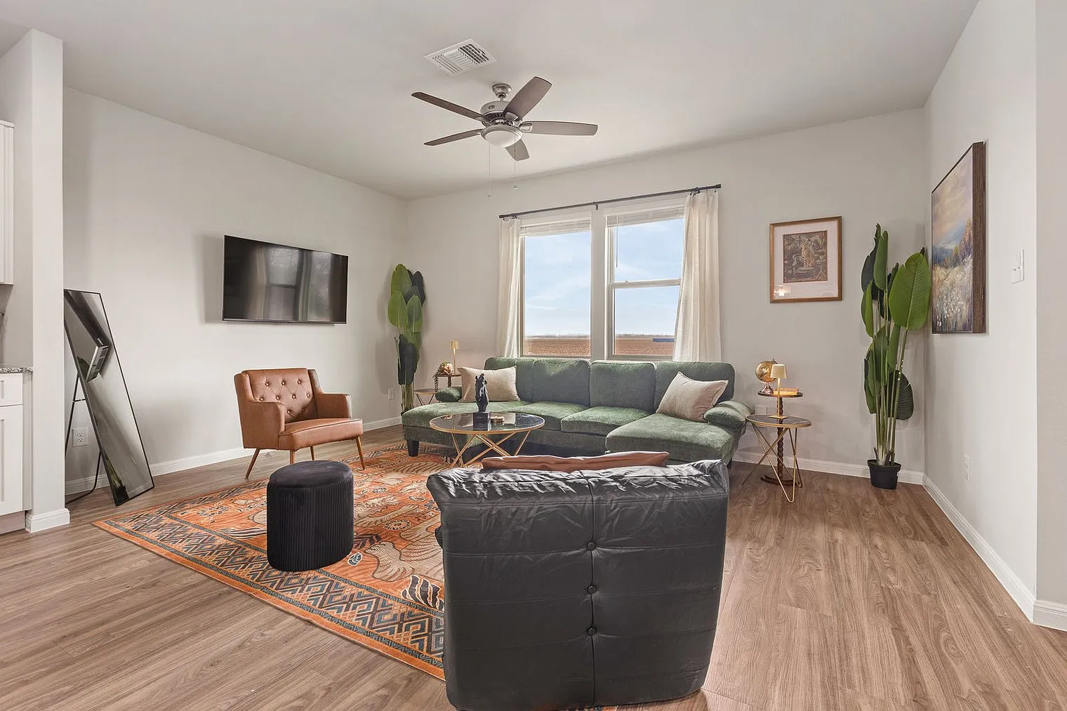 3 bed, 2.0 bath, 1603 sqft, $4,354 — Photo 3