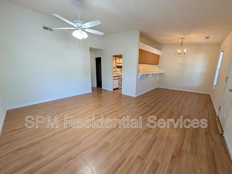717 Varsity Dr — Photo 2