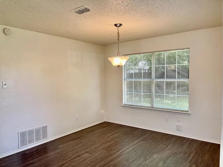 5202 Sherburne Dr — Photo 5