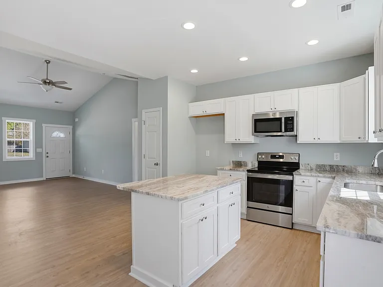 1040 Beaufort Rd — Photo 9