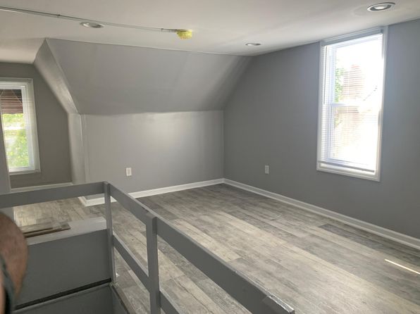 320 S 4th St
