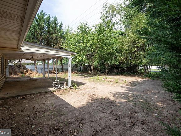 5th image of 327 Stonybrook Dr