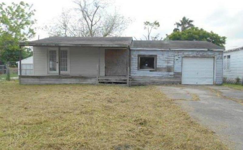 1st image of 330 Adams Dr