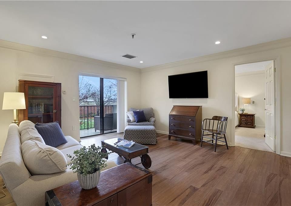 1st image of 300 Johnson Ferry Rd Unit B206