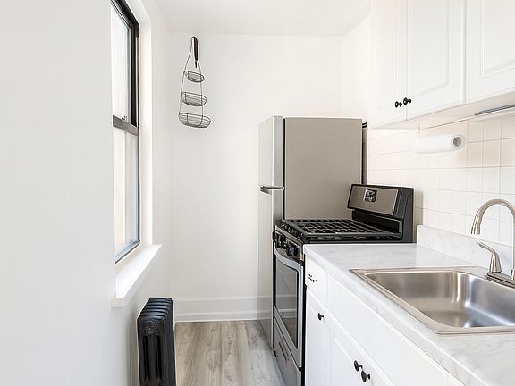 5th image of 198 Graham Ave Floor 3