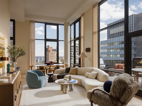 135 East 47th Street image 2 of 18