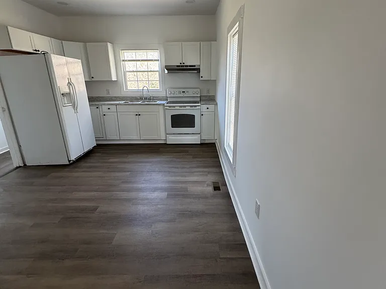 227 Lewis St — Photo 16