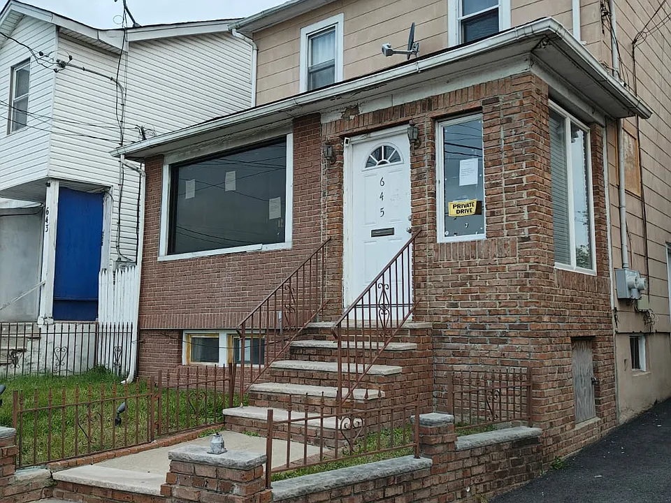 645 E Saint Georges Ave #2