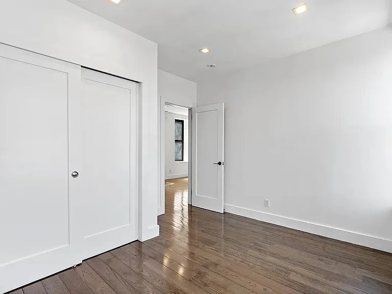 152 Thompson St #4E — Photo 7