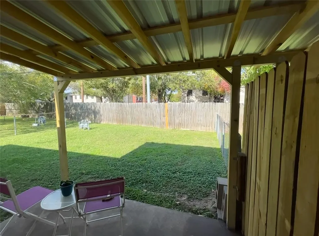 2 bed, 1.5 bath, 950 sqft, $1,200 — Photo 3