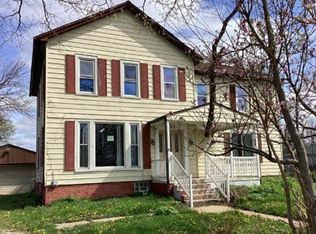 432 E Walnut St, Washburn, IL 61570