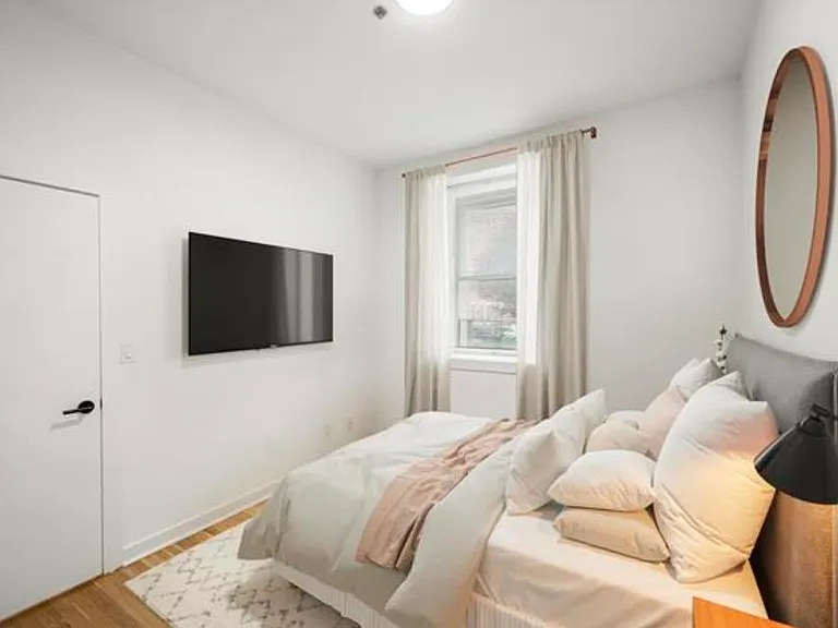 716 Madison St #106 — Photo 7