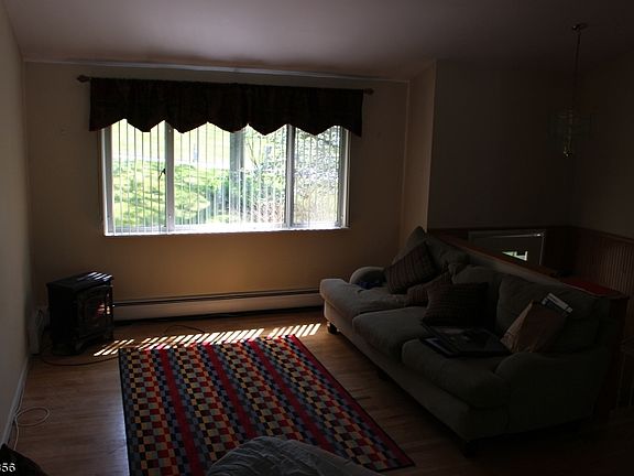 5th image of 12 Grove Dr