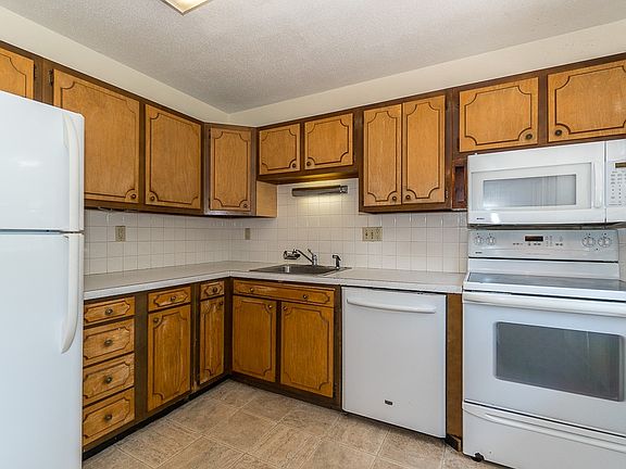 5th image of 339 Sussex Dr NE