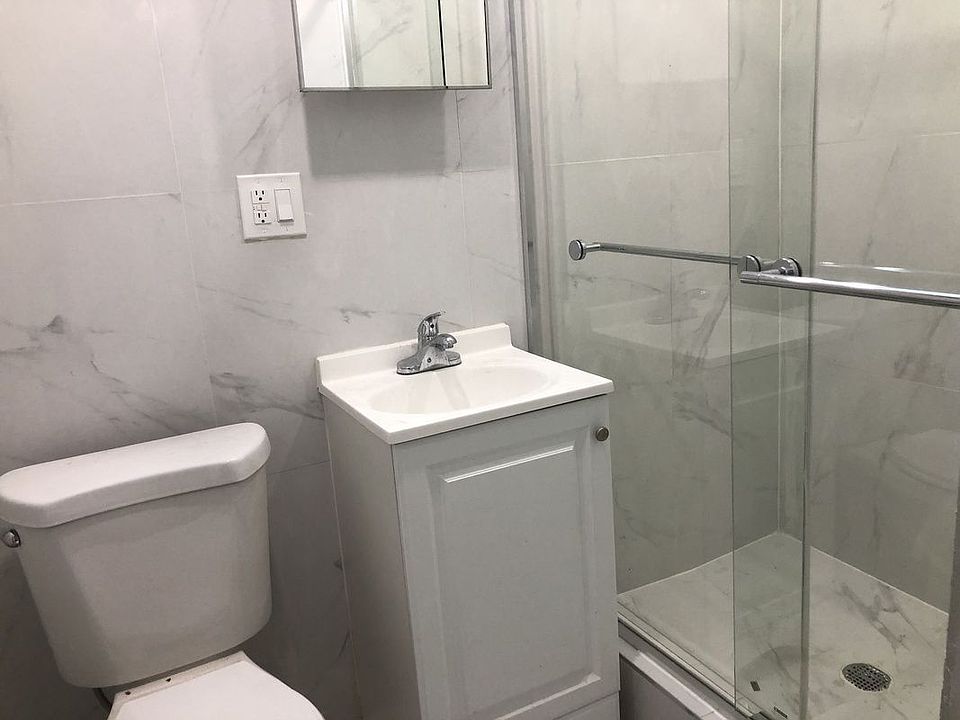 2nd image of 5995 Riverdale Ave APT 2R