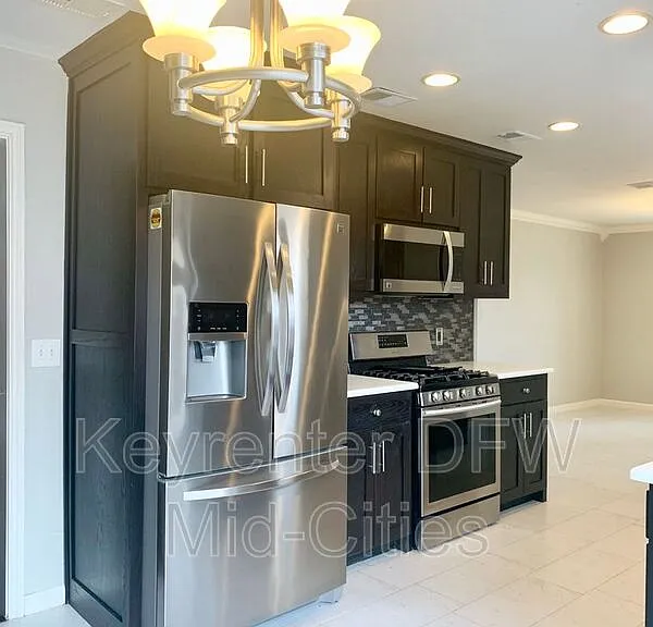 505 E Scotland Dr — Photo 7