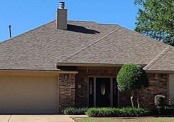 2nd image of 3113 NE Colonial Dr
